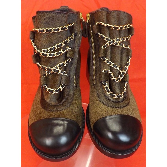 NIB CHANEL BROWN GOLD CHARMS CHAIN BLACK CAP TOE PONY HAIR ANKLE BOOTS 37.5 $2K - Picture 6 of 12
